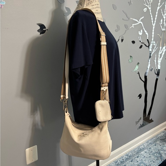 Kate Spade New York Cream Pebbled Leather Shoulder Bag with Matching Coin Pouch - Picture 2 of 9